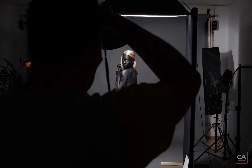 Kamera und Lichtaufbau beim Bodypainting-Shooting
