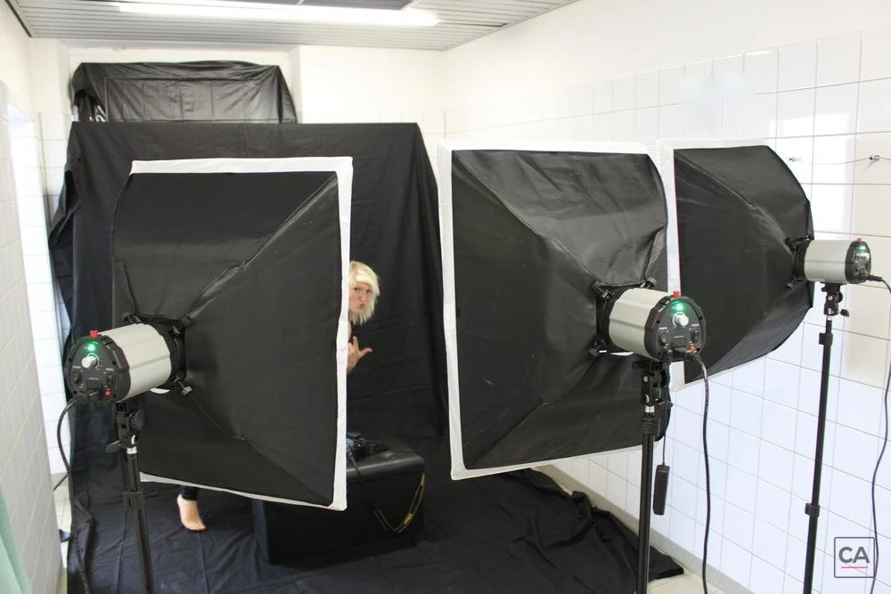Studioaufbau mit Softbox und Lichttechnik